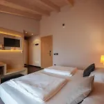 アパートホテル Luisa & Luxury 4*