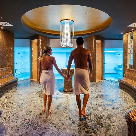 Aparthotel Luisa & Luxury 4*
