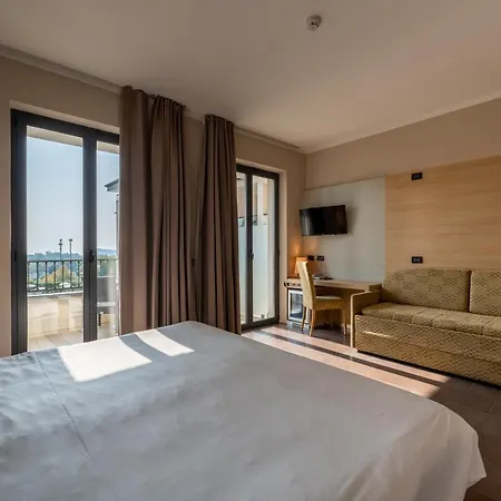 Aparthotel Luisa & Luxury San Felice del Benaco
