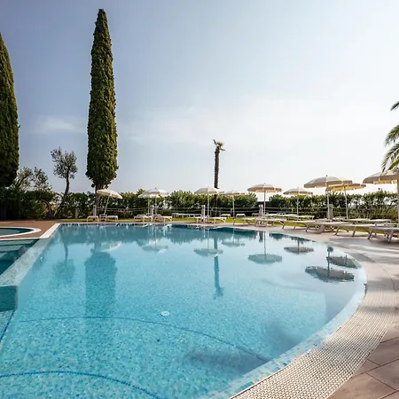 Aparthotel Luisa & Luxury 4*